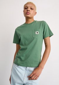 Carhartt WIP POCKET - Camiseta básica - duck green