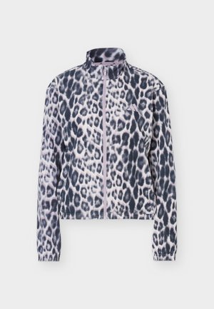 Leopardimustriga fliisjope, täis eesmine lukuga, kõrge krae, pikad varrukad ja väike logo vasakul rinnal.