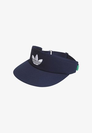 Marineblauwe Adidas golfvisor met wit trefoil-logo aan de voorkant en een verstelbare band met een groene "Golf"-label aan de zijkant.
