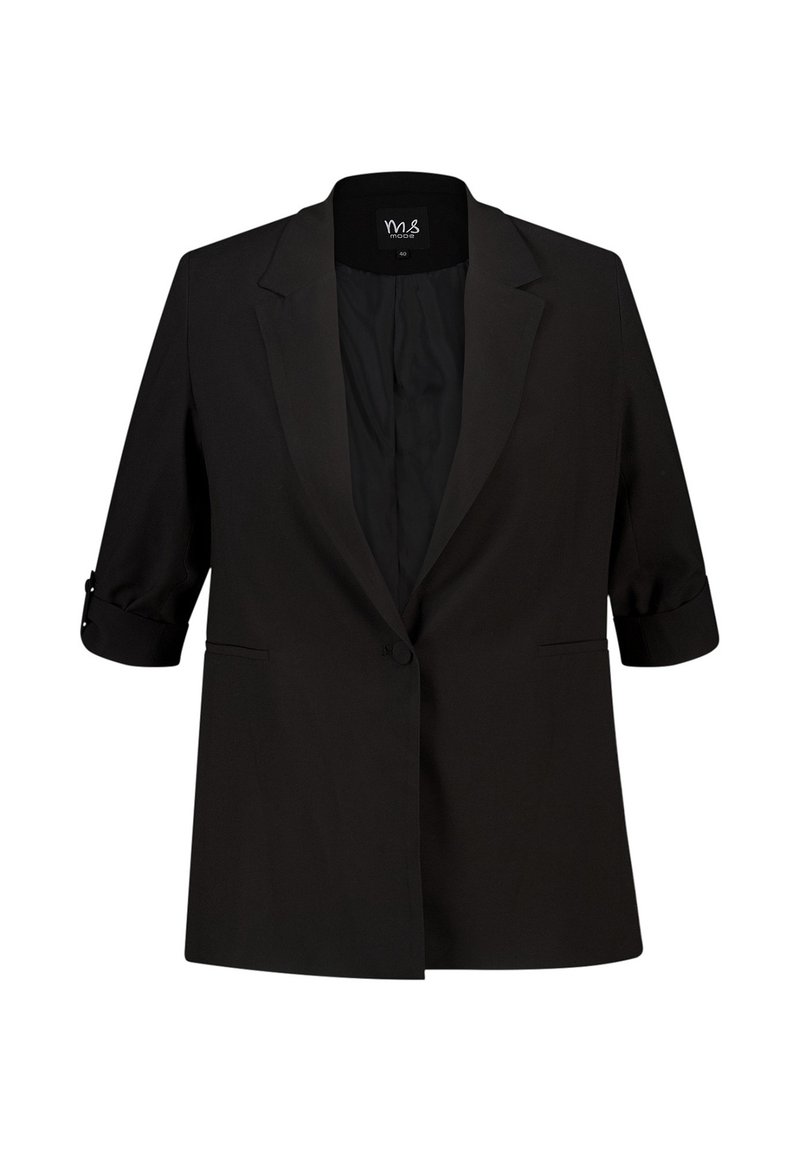 Zwarte op maat gemaakte blazer met een gekartelde revers, driekwart mouwen, een enkele knoopsluiting en geen zichtbare sluitingen. Gladde textuur.