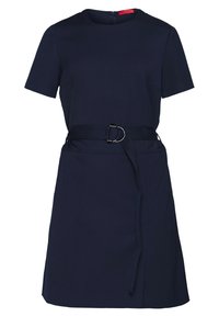 Robe bleue marine à manches courtes avec un col rond, une taille ceintur ée avec une boucle en métal argenté, et une coupe évasée.