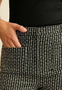 Next TWEED STYLE TAPER  - Tygbyxor - black white