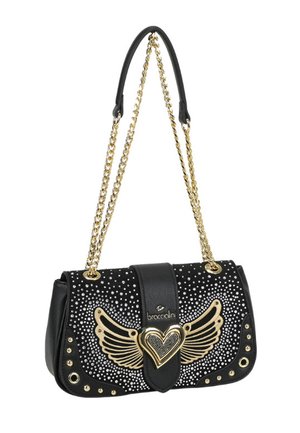 Borsa a tracolla nera con emblema a cuore alato dorato, dettagli con borchie e tracolla a catena d'oro con imbottitura in pelle sulla spalla.