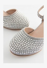 Nevybrané, silver jewelled