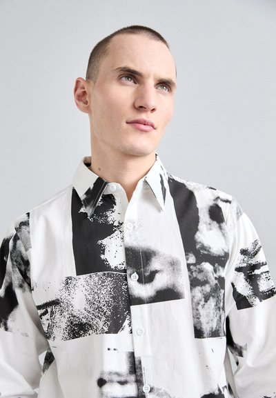 Kidsuper COLLAGE FACES BUTTON UP - Πουκάμισο - white