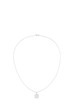 Collana in argento con un pendente a forma di fiore, caratterizzato da un design texturizzato e una chiusura sicura. Il pendente è centrale e ben visibile.