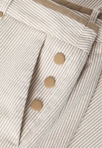 Thumbnail Image 4