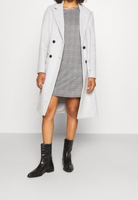 ONLY Tall Sukienka etui