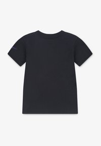 Nike Sportswear NKG PEGASUS TEE - Marškinėliai su spaudiniu - black