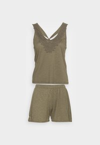 Conjunto em verde-oliva composto por uma blusa de alças com um decote decorativo bordado e calções combinando com uma cintura elástica.