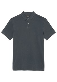 Polo gris foncé en coton doux, avec un col classique, des manches courtes, une patte de boutonnage et des détails de surpiqûre subtils.