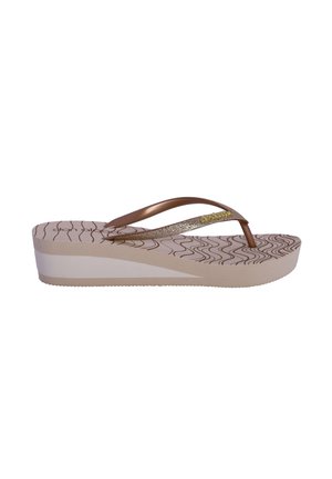 Sandalia tipo flip-flop con cuña beige, suela con patrón ondulado marrón y tiras metálicas marrones con purpurina, vista lateral.