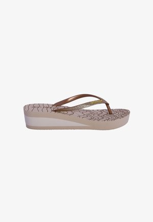 Sandalia tipo flip-flop con cuña beige, suela con patrón ondulado marrón y tiras metálicas marrones con purpurina, vista lateral.
