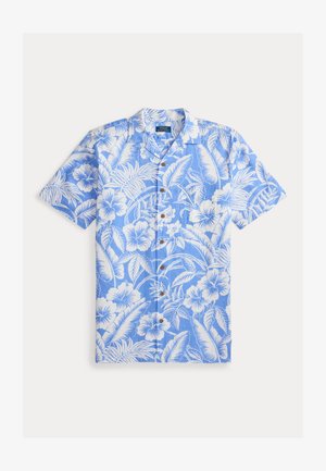 Ανοιχτό γαλάζιο πουκάμισο με κοντά μανίκια και κουμπιά, με λευκά τροπικά λουλούδια και φυλλώδη σχέδια, κουμπιά από ξύλο και κλασικό γιακά.