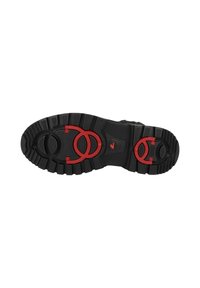 Zwarte rubberen zool met een getextureerd profiel en contrasterende rode cirkelaccenten. Bevat groeven voor grip en een gemold logo in het midden.