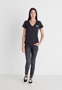 Levi's® PERFECT VNECK - Paprasti marškinėliai - caviar