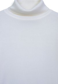 Weißer Rollkragenpullover mit geripptem Design, figurbetontem Schnitt und weichem, dehnbarem Stoff. Nahtloser Halsausschnitt und Bündchen.