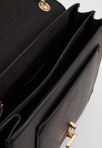 New Look Taška s příčným popruhem - black