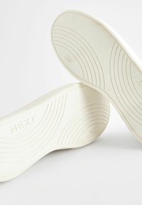 Next SIGNATURE  - Matalavartiset tennarit - white