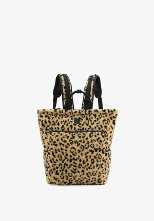 Zaino in peluche con stampa leopardata, con spallacci neri, manico superiore, tasca frontale con zip e texture morbida. Il design presenta un motivo animale distintivo.