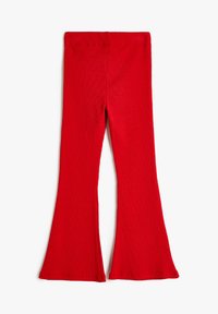 Pantalones de punto acampanados rojos con textura en relieve y cintura alta, dispuestos sobre un fondo blanco.