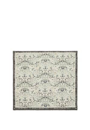 Suorakulmainen vaaleanharmaa huivi, jossa musta pilkullinen kuvio ja musta reuna, jossa toistuu valkoinen teksti "ALLSAINTS 01-11-94".