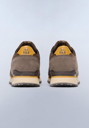 Chaussures Sneakers Napapijri BARK Suede Jaune - Homme, Nubuck/suede, Neuf Avec Boîte