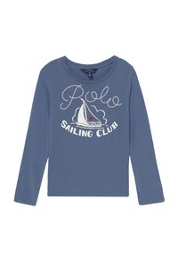 Långärmad blå T-shirt med en segelbåtsgrafik och en röd stjärna samt texten "Polo Sailing Club" i vitt, tillverkad av mjukt bomullsmaterial.