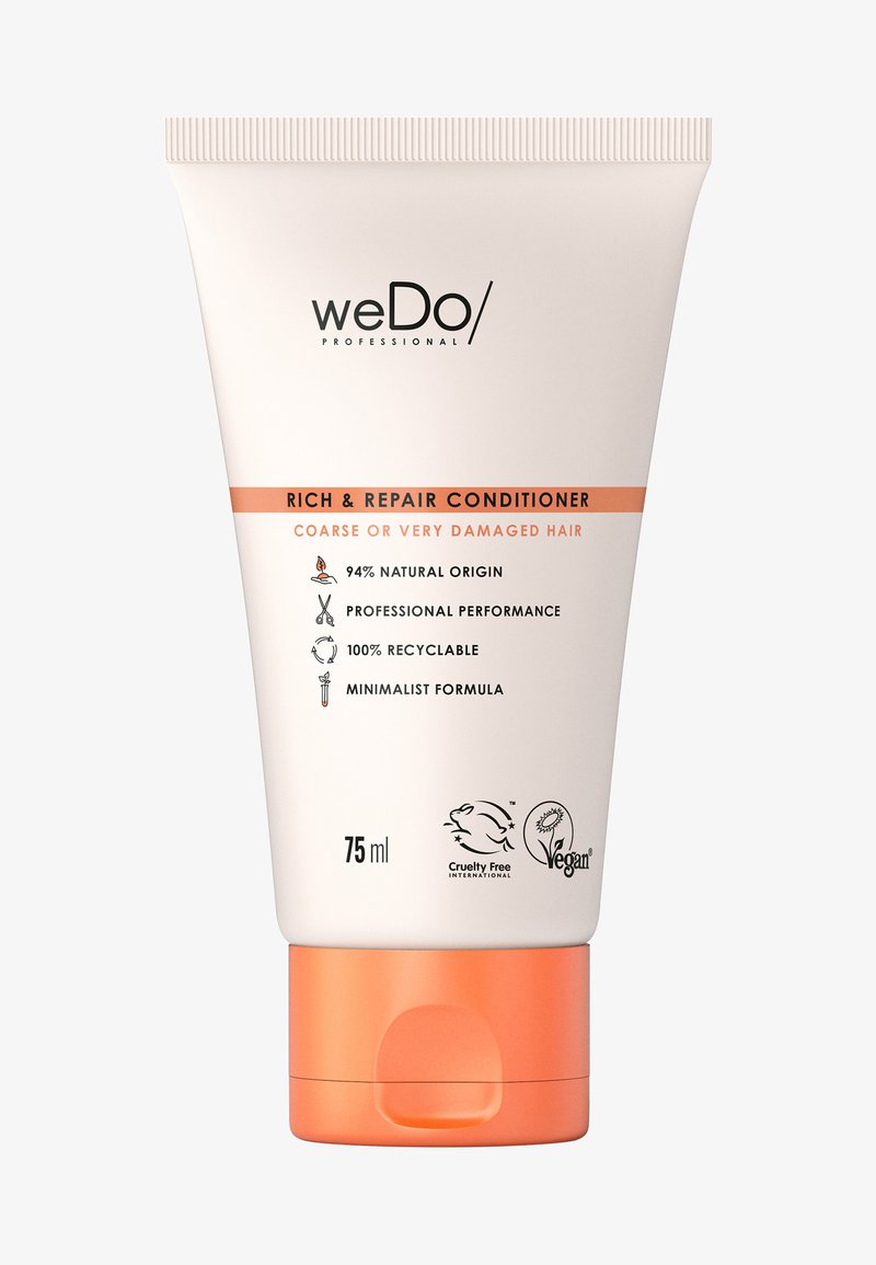 75 ml witte knijpfles met een oranje basis, met tekst die "Rich & Repair Conditioner" voor beschadigd haar aangeeft en ecovriendelijke iconen.