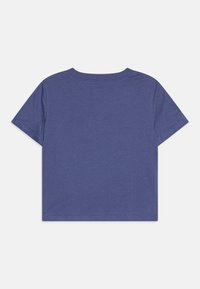 T-shirt à manches courtes en coton bleu marine. Design à col rond, texture lisse et couture régulière. Aucune graphique ou impression visible.