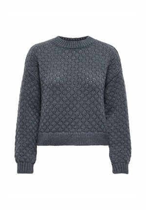 Grobok pleten sv sweater temno sive barve z teksturiranim vzorcem v obliki satovja, rebrastim okroglim ovratnikom, manšetami in pasom, dolgimi rokavi ter rahlo skrajšano prileganjem.