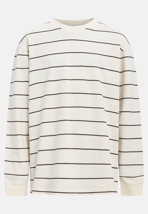 Krémová košile s dlouhým rukávem s tenkými, rovnoměrně rozmístěnými černými vodorovnými pruhy a žebrovanými manžetami a výstřihem.