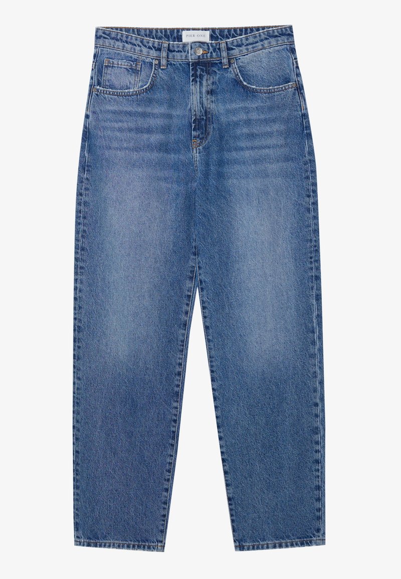 Jean droit taille haute bleu moyen avec poches avant, passants de ceinture, fermeture à bouton et étiquette Pier One sur la ceinture.