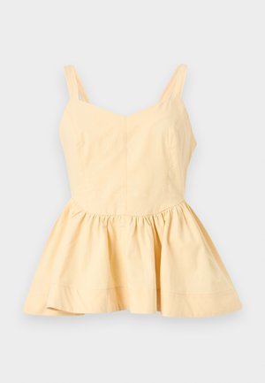 Haut sans manches jaune pâle avec larges bretelles et bas peplum froncé et évasé, présenté sur un fond blanc uni.