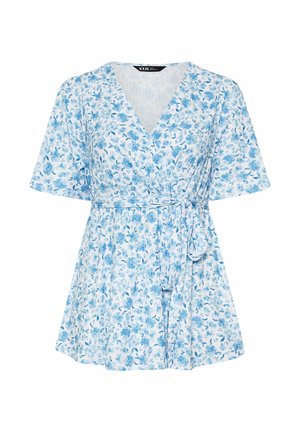 Blumenkleid in Hellblau mit V-Ausschnitt, kurzen Ärmeln und einem Gürtel in der Taille; strukturiertem Stoff mit verstreuten Blumenmustern.