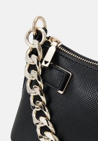GUESS Matilde Crossbody Top Zip Black [217614] - sac à épaule