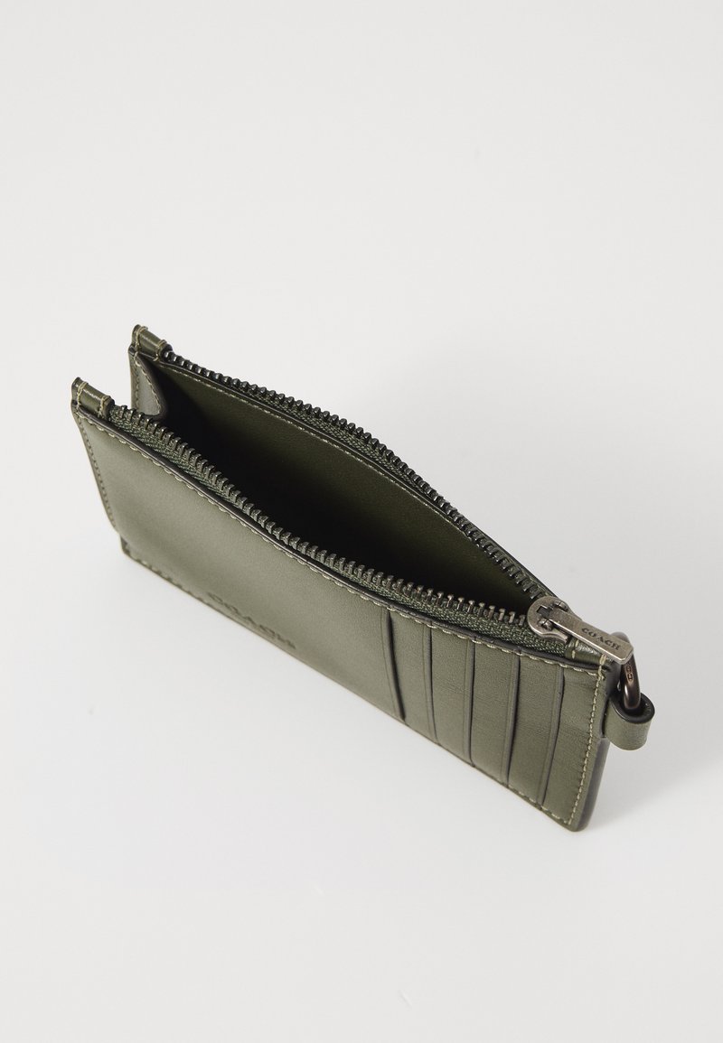 COACH ZIP CARD CASE IN SIGNATURE CAMO PRINT Geldbörse