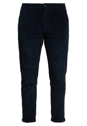 Pantalones de pana en color azul marino con corte ajustado, bolsillos frontales y cierre de botón. Tejido texturizado con costillas verticales y puños enrollados.