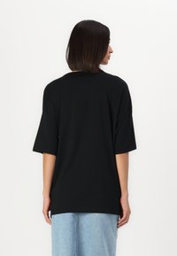 ONLY MATERNITY OLMPOP JOYFULL O NECK TEE - Marškinėliai su spaudiniu - black