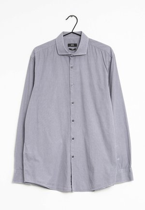Camicia a maniche lunghe con bottoni in grigio scuro con un motivo sottile, caratterizzata da un colletto aperto e bottoni neri sul davanti.