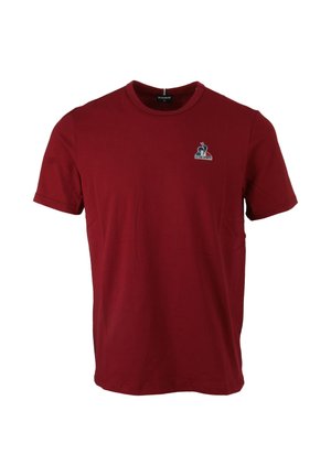 T-shirt bordeaux à manches courtes et col rond avec petit logo Le Coq Sportif sur le côté gauche de la poitrine.