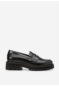 Mocasín de piel negra con suela robusta y costuras sutiles, con la marca "Marc O'Polo" en el lateral, visto desde el lado exterior.