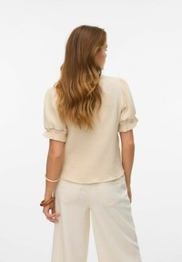 Vero Moda Pluus - oatmeal