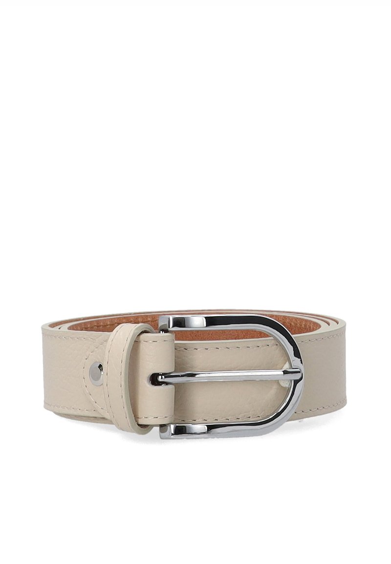 Ceinture en cuir beige avec une texture lisse, dotée d'une boucle rectangulaire en argent brillant et d'un design à bord surpiqué.