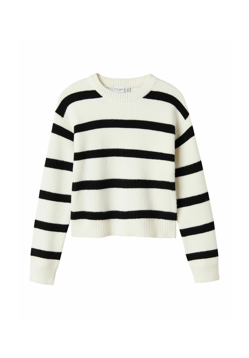 Weißer, gerippter Pulli mit langen Ärmeln und schwarzen horizontalen Streifen über dem Körper und den Ärmeln, mit rundem Ausschnitt und cropped Länge.