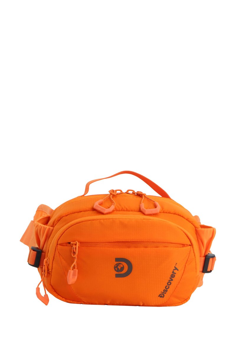 Riñonera naranja con múltiples compartimentos con cremallera, correa ajustable y asa superior. Presenta un tejido texturizado y acentos de hardware en contraste.
