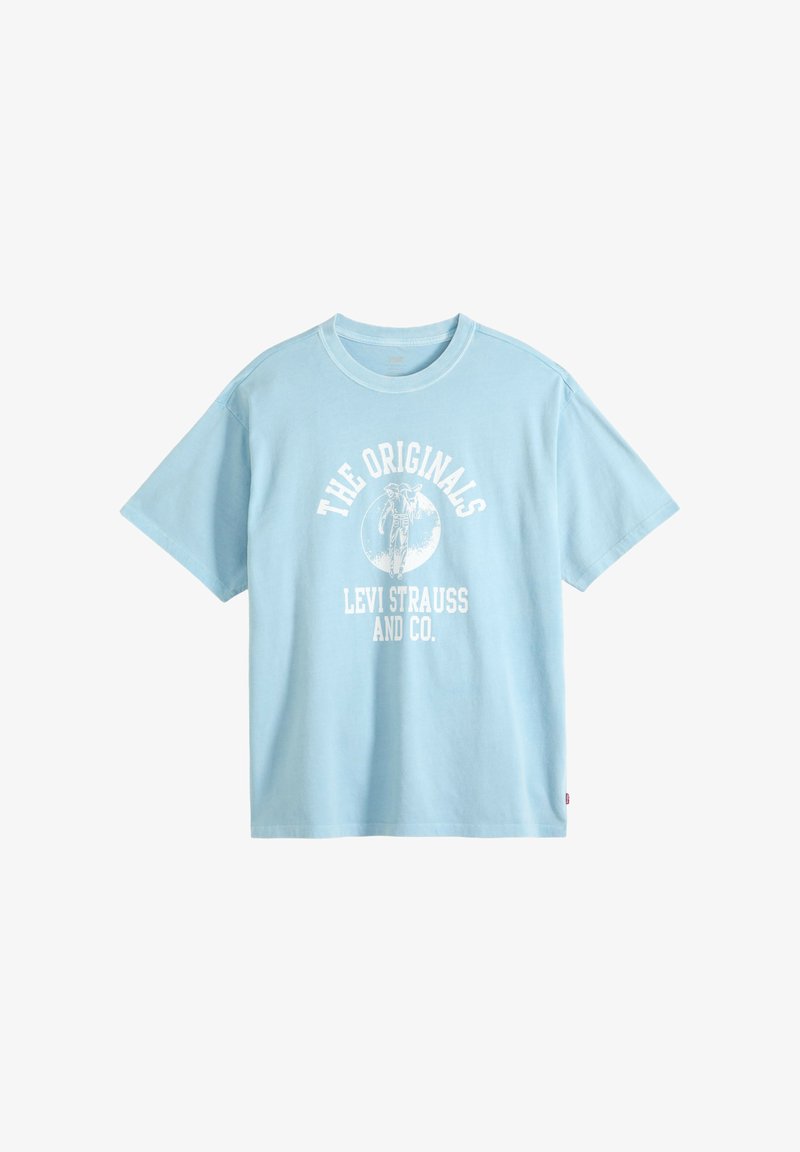 Camiseta de manga corta azul claro con texto blanco "THE ORIGINALS LEVI STRAUSS AND CO." y un gráfico de una persona caminando frente a un fondo circular.