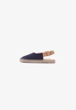 Espadrilles de lona azul marino con punta abierta, correa ajustable color tan y suela de yute tejido. Textura suave y diseño minimalista.
