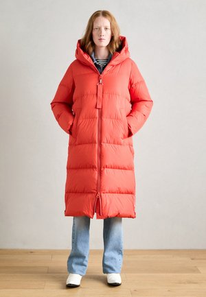 Marc O'Polo PUFFER COAT WITH HOOD SIDE SLITS WITH ZIPPER WELT POCKETS BACKPACK BELTS - Πουπουλένιο μπουφάν - poppy red