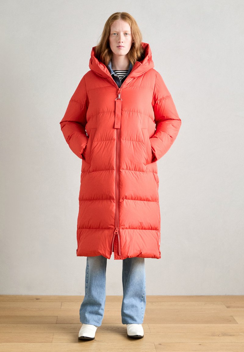 Marc O'Polo PUFFER COAT WITH HOOD SIDE SLITS WITH ZIPPER WELT POCKETS BACKPACK BELTS - Sulemantel - poppy red